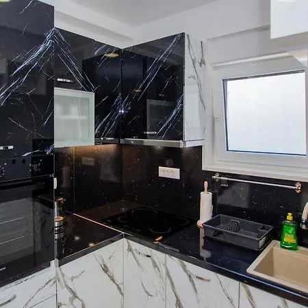 Goldy Apartment