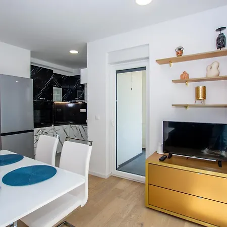 Goldy Apartment